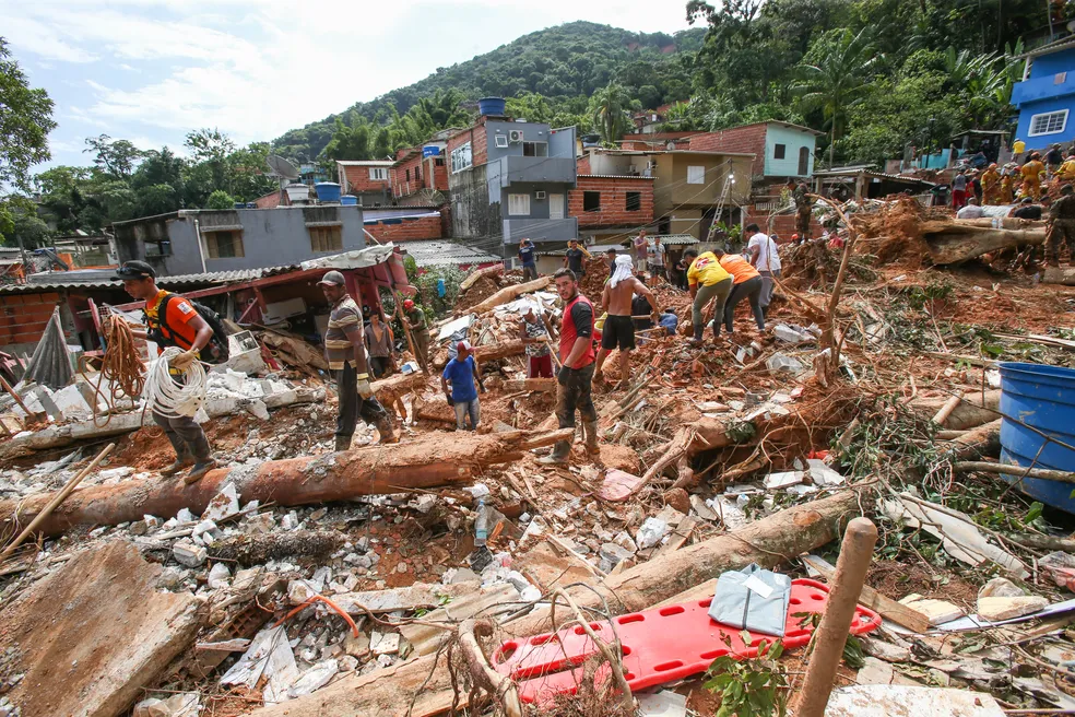 Tragédia no Litoral Norte de SP: moradores da Vila Sahy dizem que não receberam alerta de deslizamento